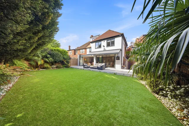 3 Ashley Close, London NW4 1PH