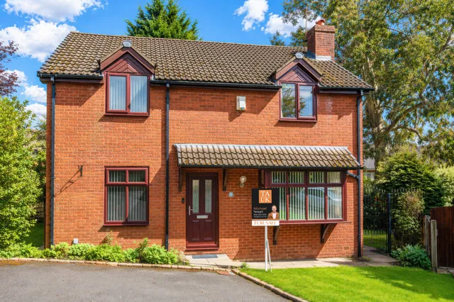 6 Packwood Chase, Chadderton OL9 0PG