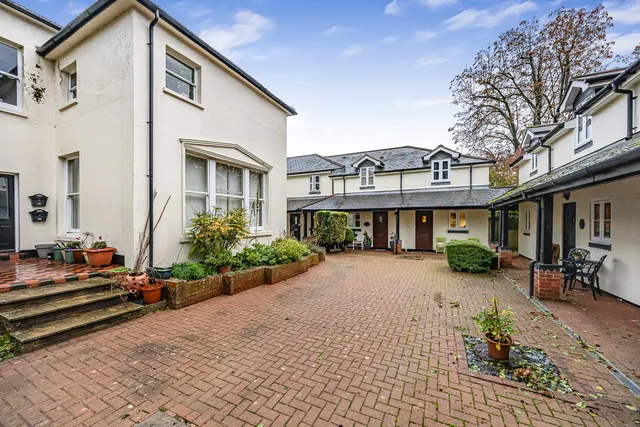 21 Lodge Drive, Andover SP11 0QJ