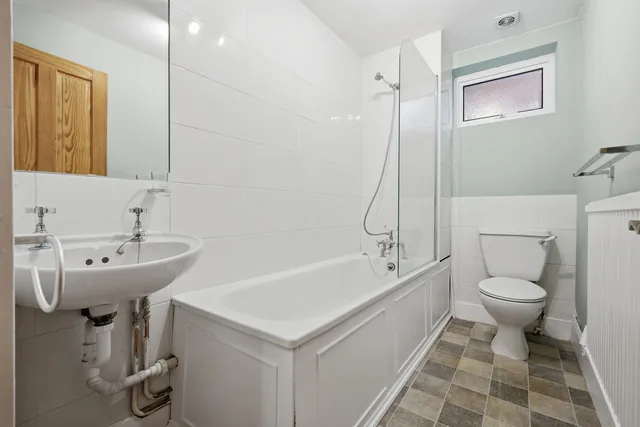 Flat 2, 32 Avenue Gardens, London W3 8HB