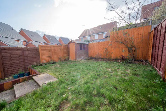 32 Repton Crescent, Reading RG6 1FL