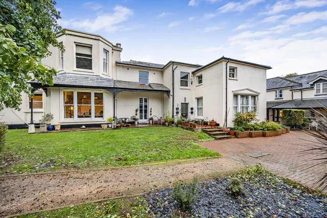 21 Lodge Drive, Andover SP11 0QJ