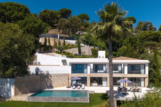 Contemporary Villa with Panoramic Sea Views — Super Cannes
