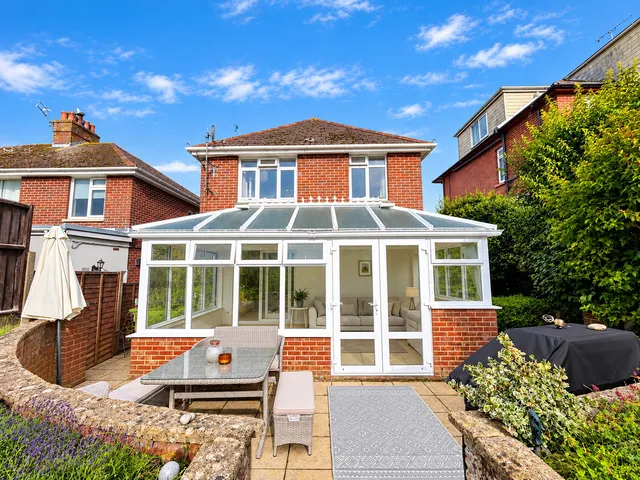 11 School Lane, Carisbrooke PO30 5JX
