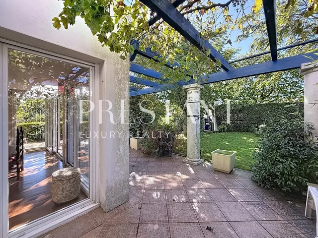 Biarritz - Beautiful contemporary Basque house of 230sqm with garden near the city center.