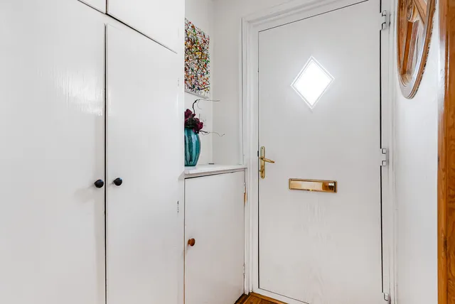 44 Capel Road, Watford WD19 4AE