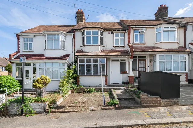 4 Annsworthy Avenue, Thornton Heath CR7 8QD