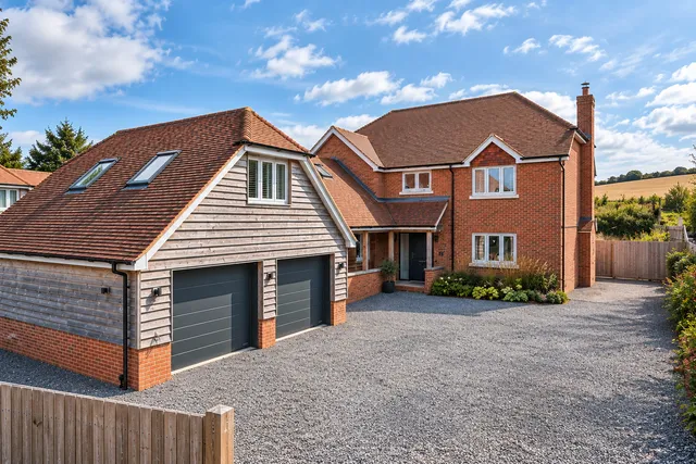 2 Oakes Close, Salisbury SP4 0DF