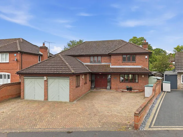 9 Evergreen Drive, Colchester CO4 0HU