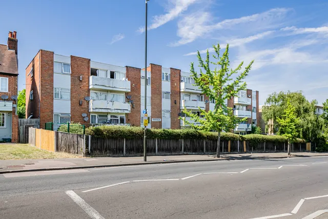 Flat 23, Grosslea 90 Bishopsford Road, Morden SM4 6BE