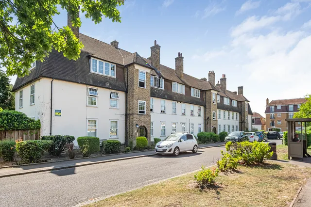 122 Green Lane, Morden SM4 6SS
