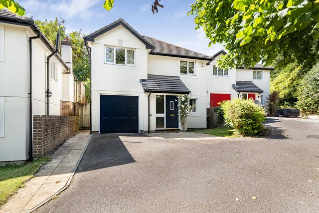 14 Blackberry Way, Truro TR1 1QX