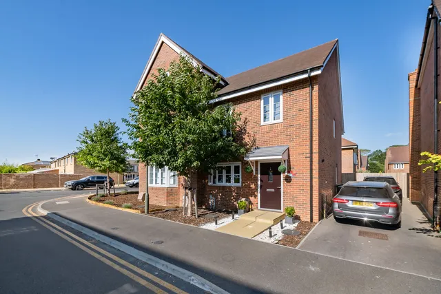 1 Aylsham Road, Tadworth KT20 5FS