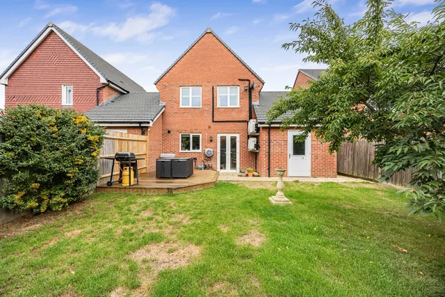22 Blackthorn Road, Andover SP11 6YS