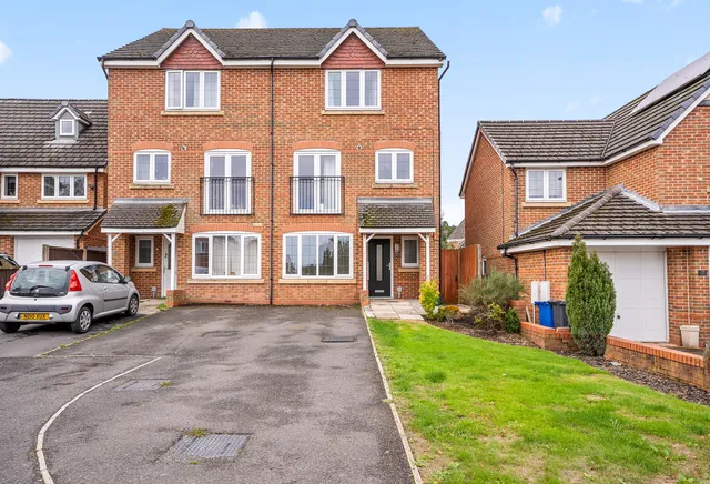 37 Galingale View, Newcastle under Lyme ST5 2GQ