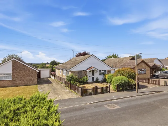 16 Chiltern Close, Goffs Oak EN7 5SP
