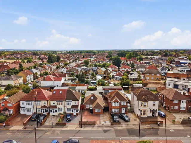 339b Bedfont Lane, Feltham TW14 9SD