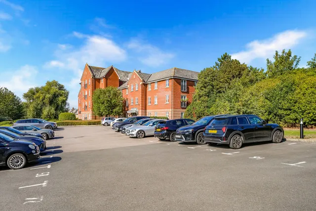 7 Thornbury Close, London NW7 1HH