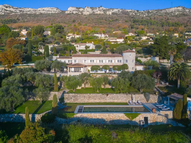 Stone mas with sea view
