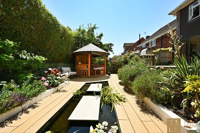 30 Brangwyn Drive, Brighton BN1 8XD