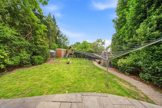 21 Manor Hall Avenue, London NW4 1PA