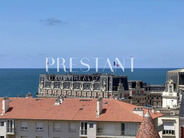 Apartment – Top Floor with Panoramic Sea View