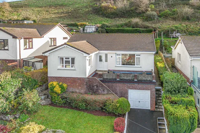 15 Bronescombe Avenue, Teignmouth TQ14 9SR