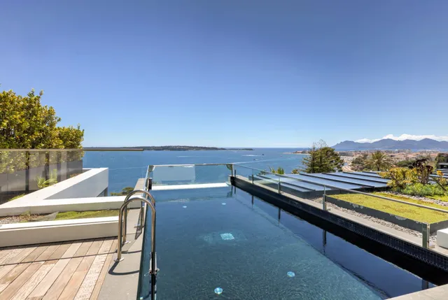 Sole-agent: PENTHOUSE IN SOLIGNY RESIDENCE IN CANNES NEAR THE SEA