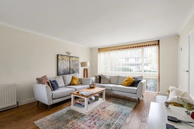 14 Chiltern Close, Bushey WD23 4PZ