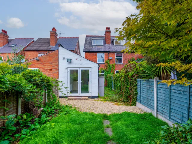 337 Hurcott Road, Kidderminster DY10 3QX