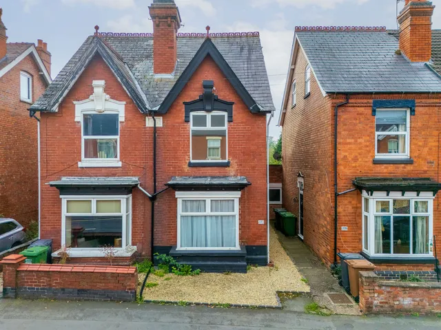 337 Hurcott Road, Kidderminster DY10 3QX