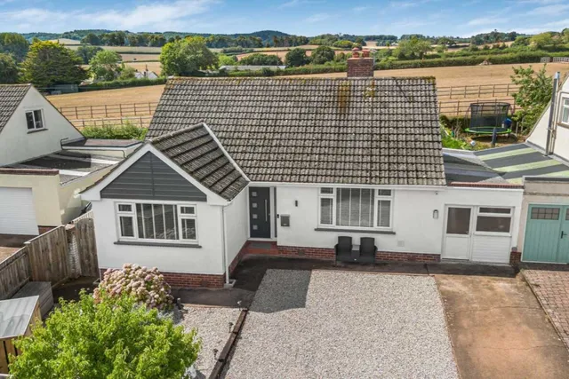 8 The Willows, Exeter EX2 9QS