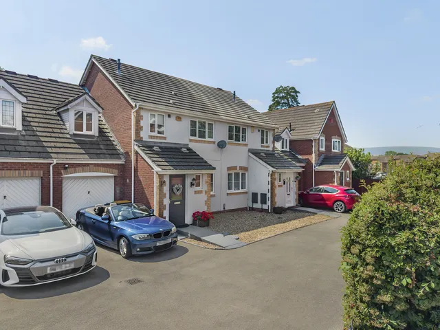 12 Llewellyn Grove, Newport NP20 6LX