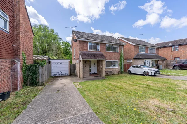 34 Loxwood, Reading RG6 5QZ