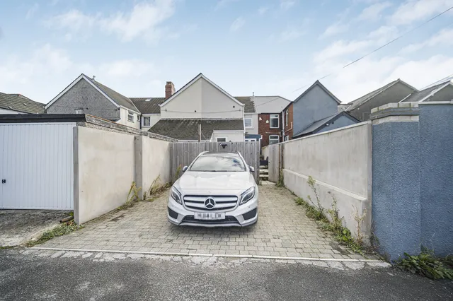 113 The Highway, Pontypool NP4 0PJ