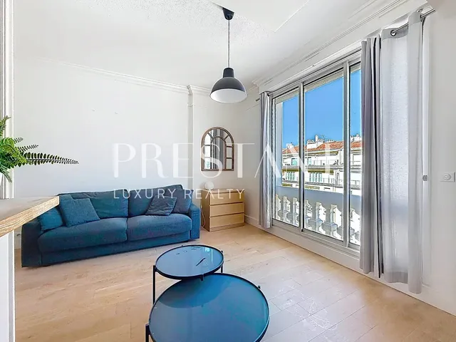 Prestigious studio in the heart of the historic center just a few steps from the beach