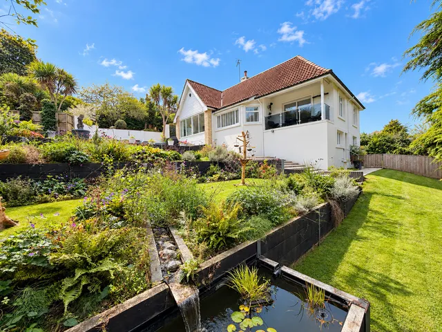 31 Victoria Avenue, Shanklin PO37 6LT