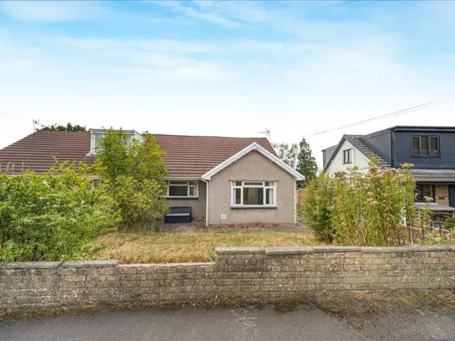 48 Whiterock Drive, Pontypridd CF37 2HA