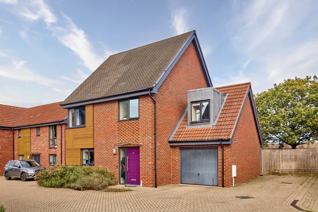 35 Trumpeter Rise, Long Stratton NR15 2DY