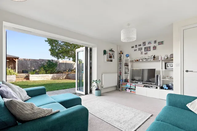 35 Trumpeter Rise, Long Stratton NR15 2DY