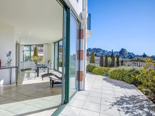 Apartment in Mougins, French Riviera