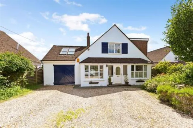 Hatpins Avisford Park Road, Arundel BN18 0AP