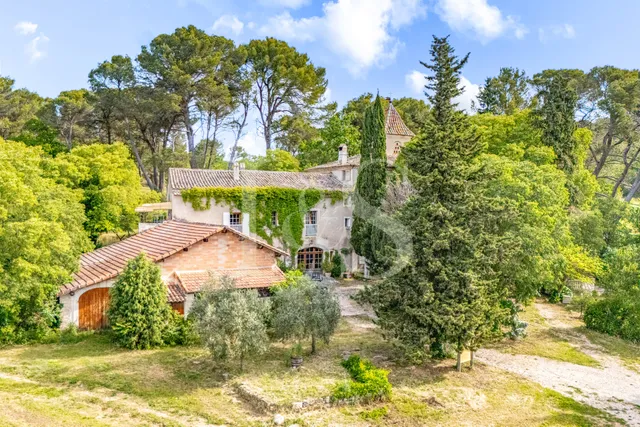 Estate in L Isle Sur La Sorgue, Provence - Var