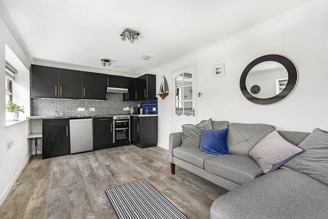 1 The Lawn, St Blazey PL24 2NW