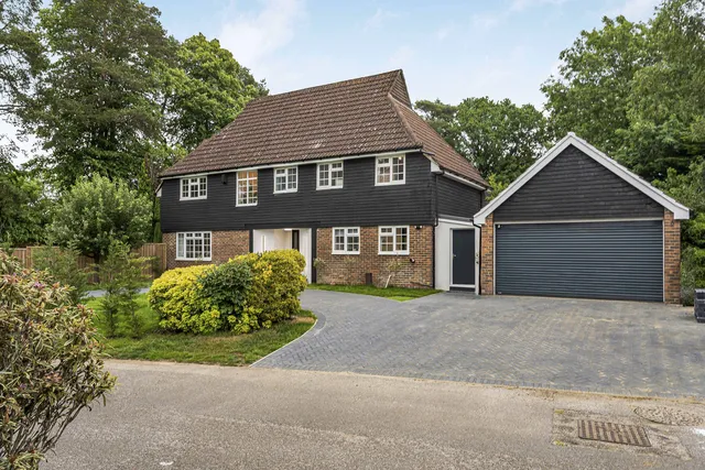 1 Giffards Meadow, Farnham GU9 8DA