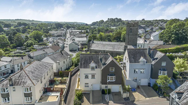 6 Churchfield Place, Par PL24 2NT