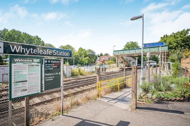 Flat 5, 3 Whyteleafe Hill, Whyteleafe CR3 0FA