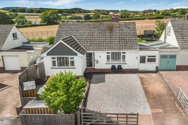 8 The Willows, Exeter EX2 9QS