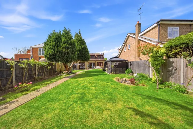 14 The Avenue, Staines-upon-thames TW19 5HA