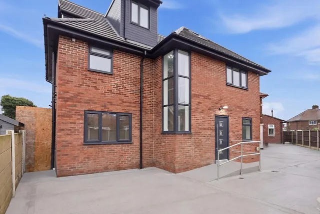1a Woden Road South, Wednesbury WS10 0BP